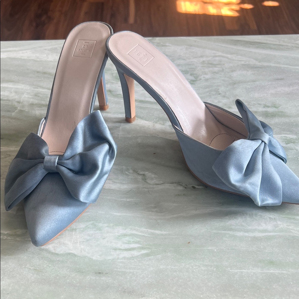 Chic Satin Bow Heels in Blue
